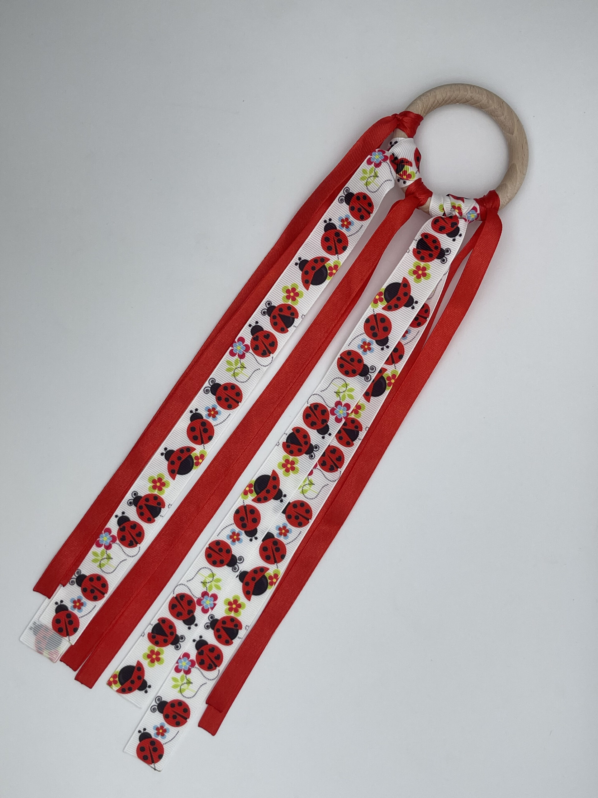 The Dida Waldorf anello nastri coccinelle rosso legno