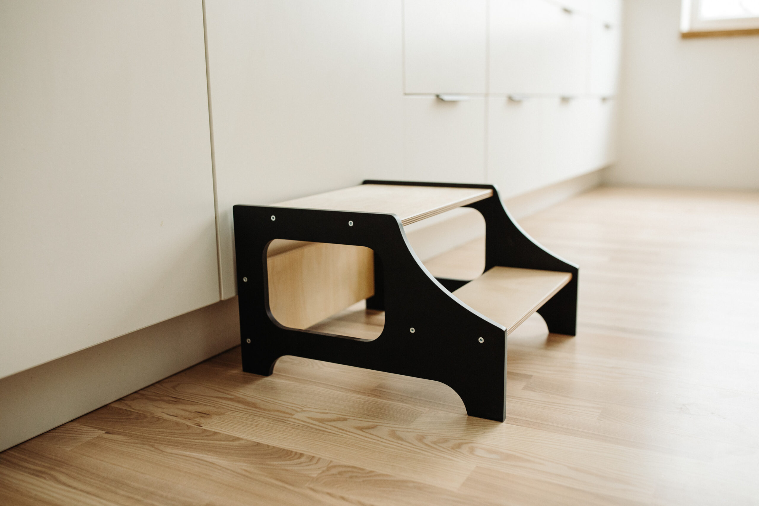 The Dida Montessori sgabello legno nero bambino