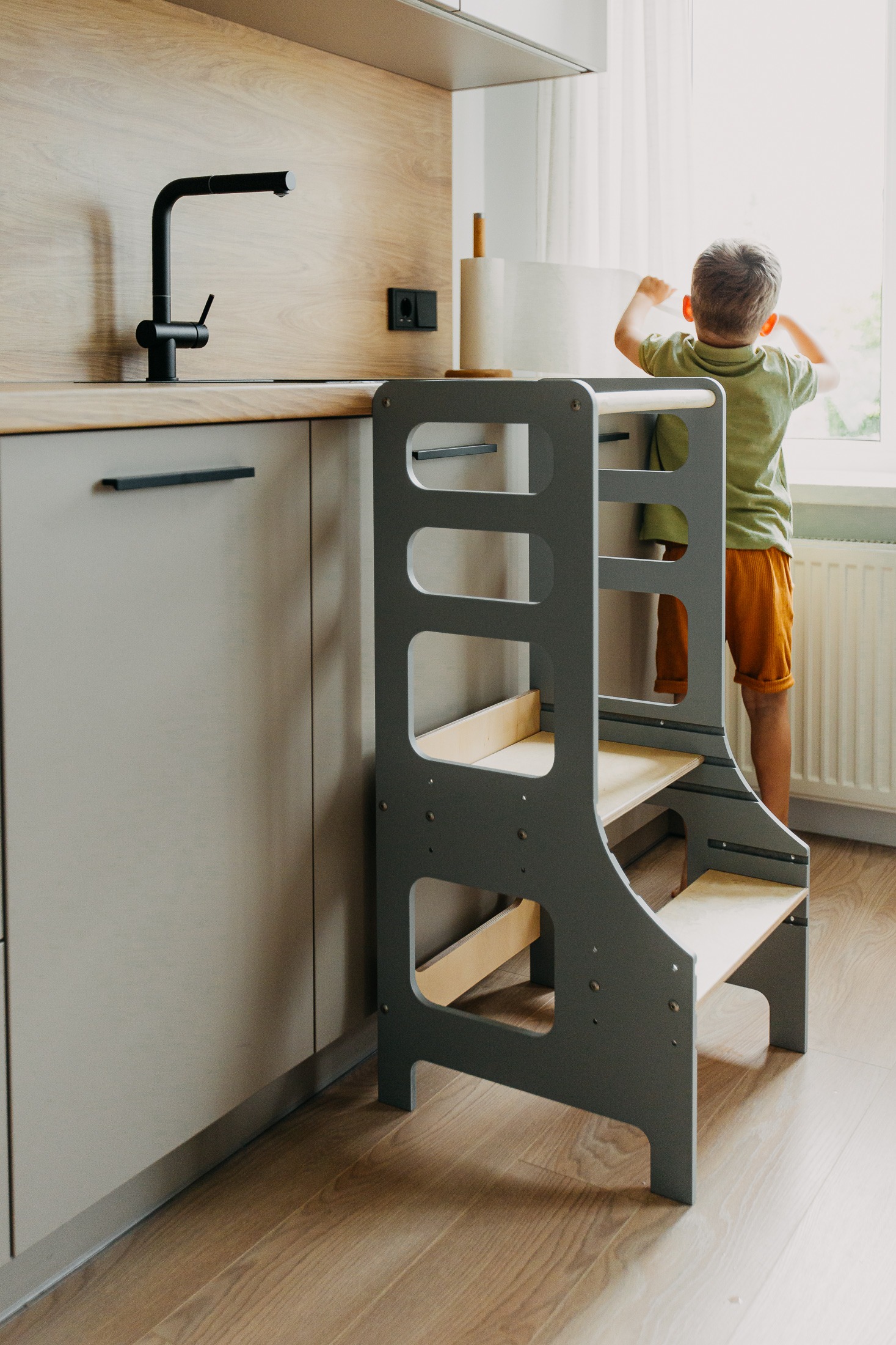 The Dida Torre Apprendimento Montessori grigia tavolo-sedia