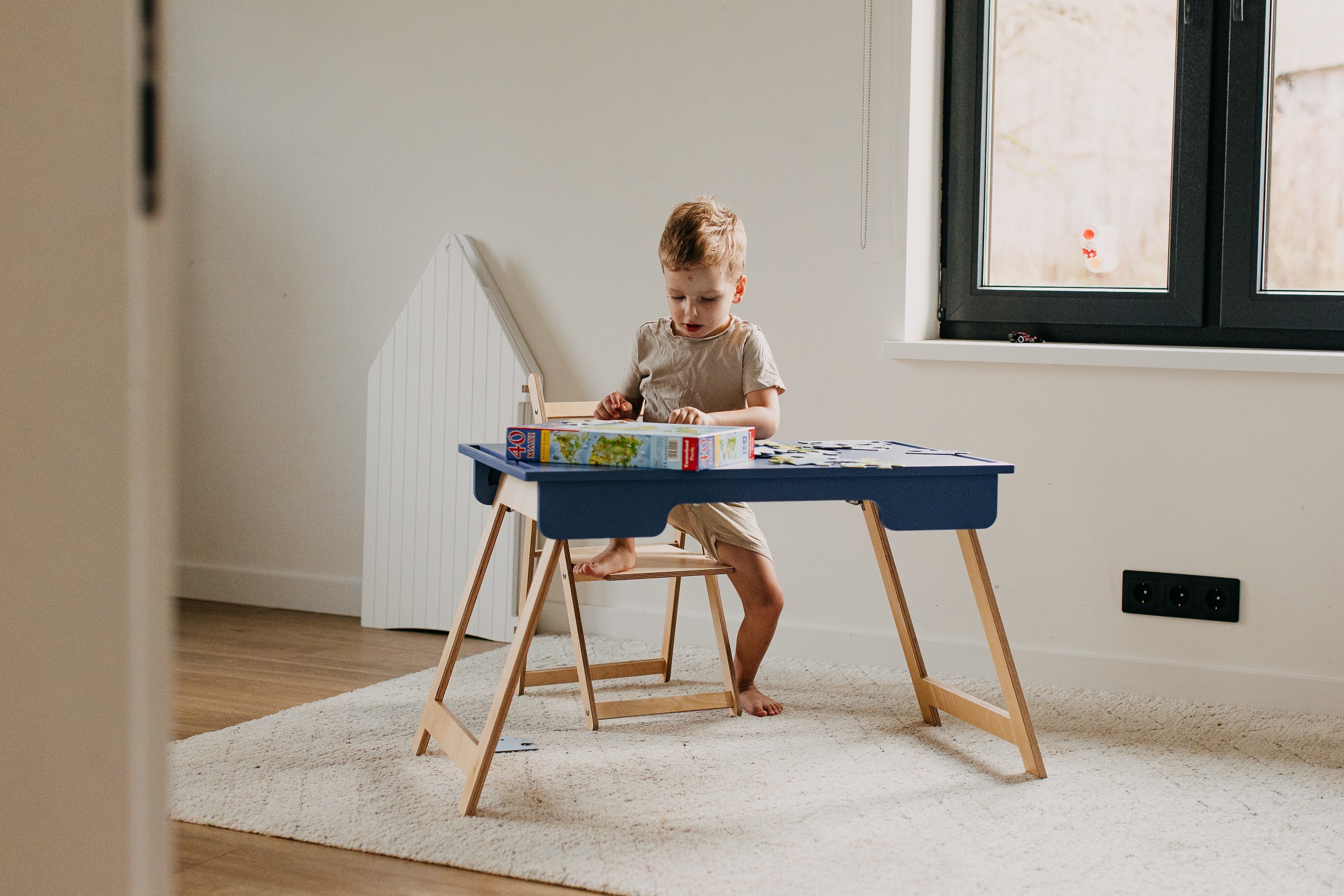 The Dida Superficie Completa tavolo sensoriale blu legno