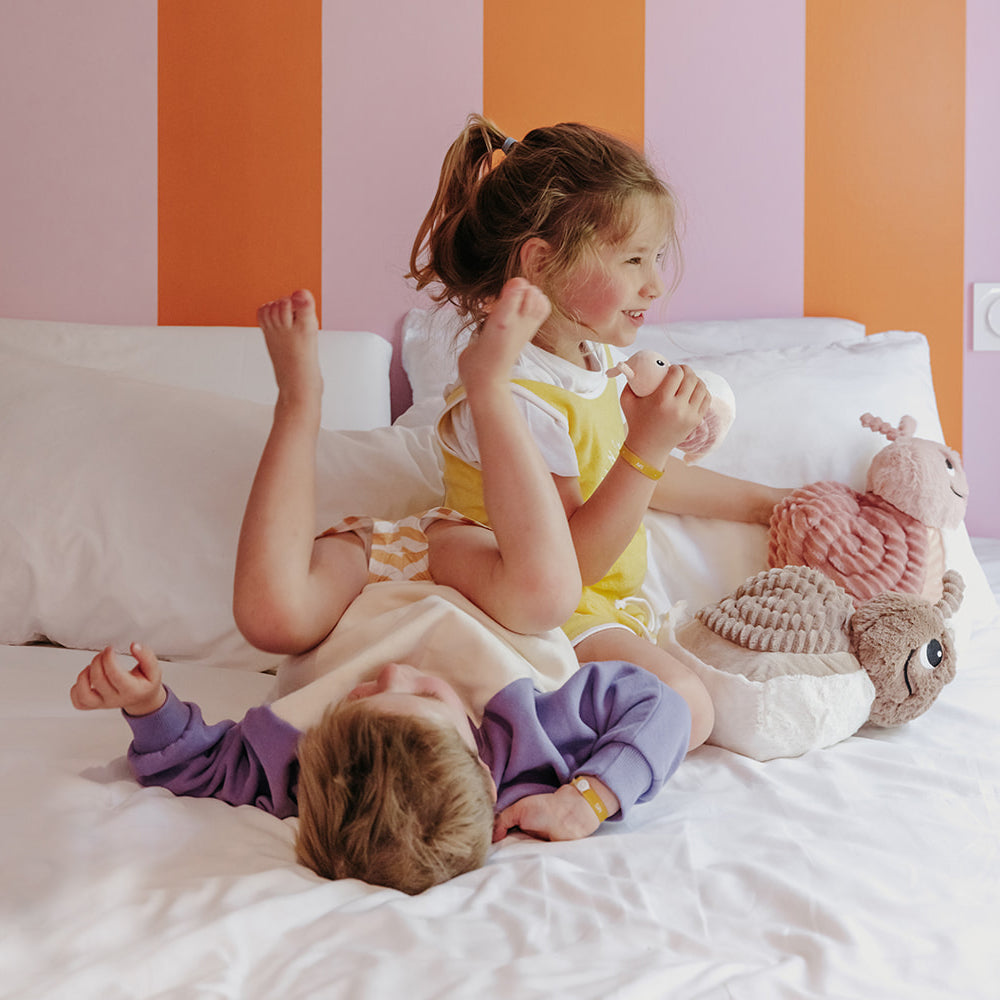 Les Déglingos Ptipotos Speedou peluche lumaca marrone mamma bebè