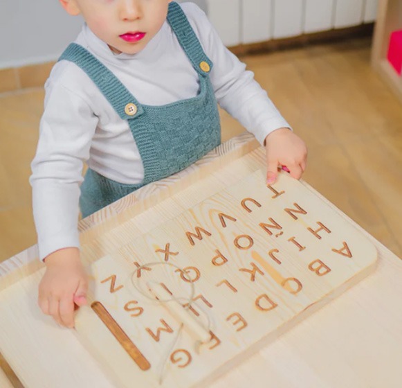 The Dida alfabeto Montessori legno pino tavola prescrittura