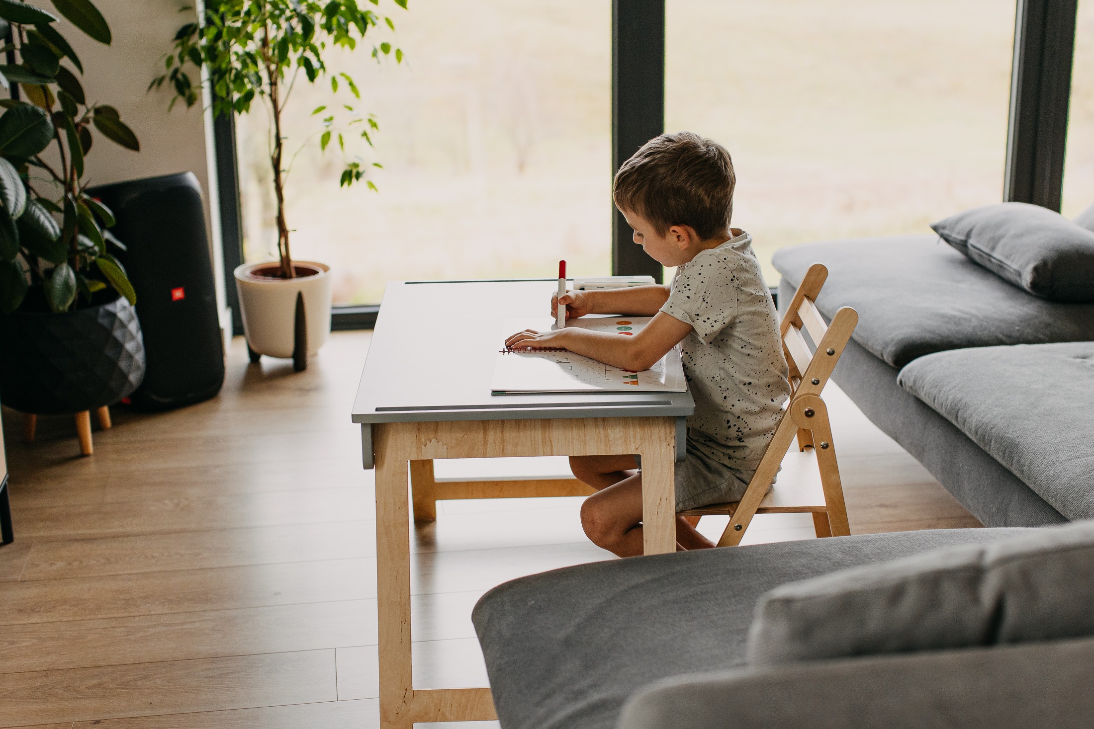 The Dida Superficie Completa tavolo Montessori grigio