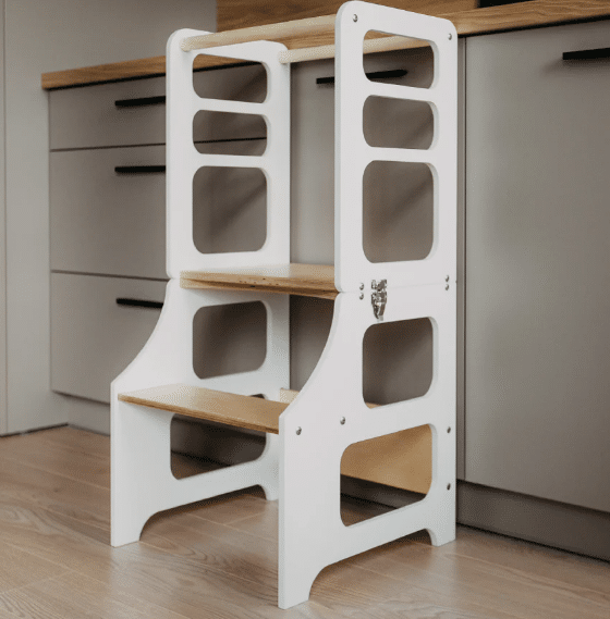 The Dida Convertibile torre montessori bianca con tavolo e sedia