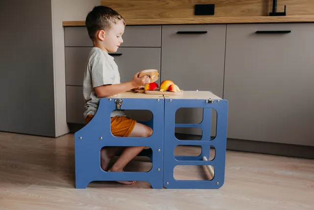 The Dida Torre Montessori Convertibile blu tavolo sedia legno