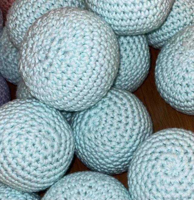 The Dida Pelota Sonajero Crochet palla sonaglio verde mint
