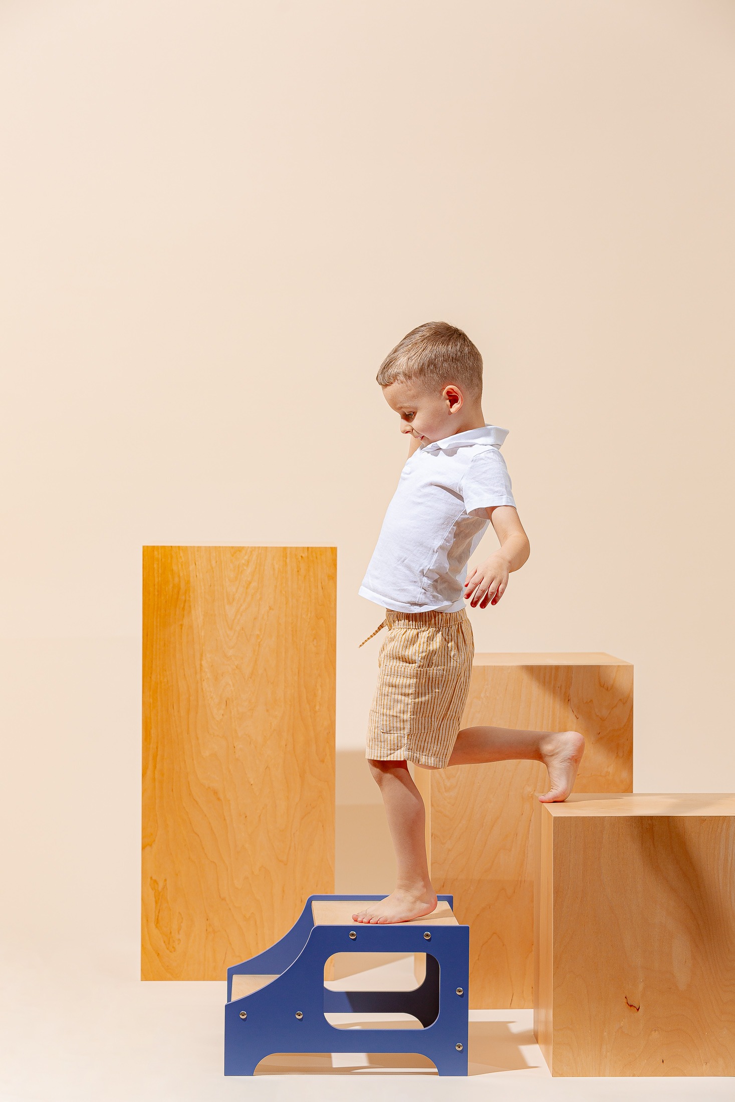 The Dida Sgabello Montessori Legno Blu per bambini