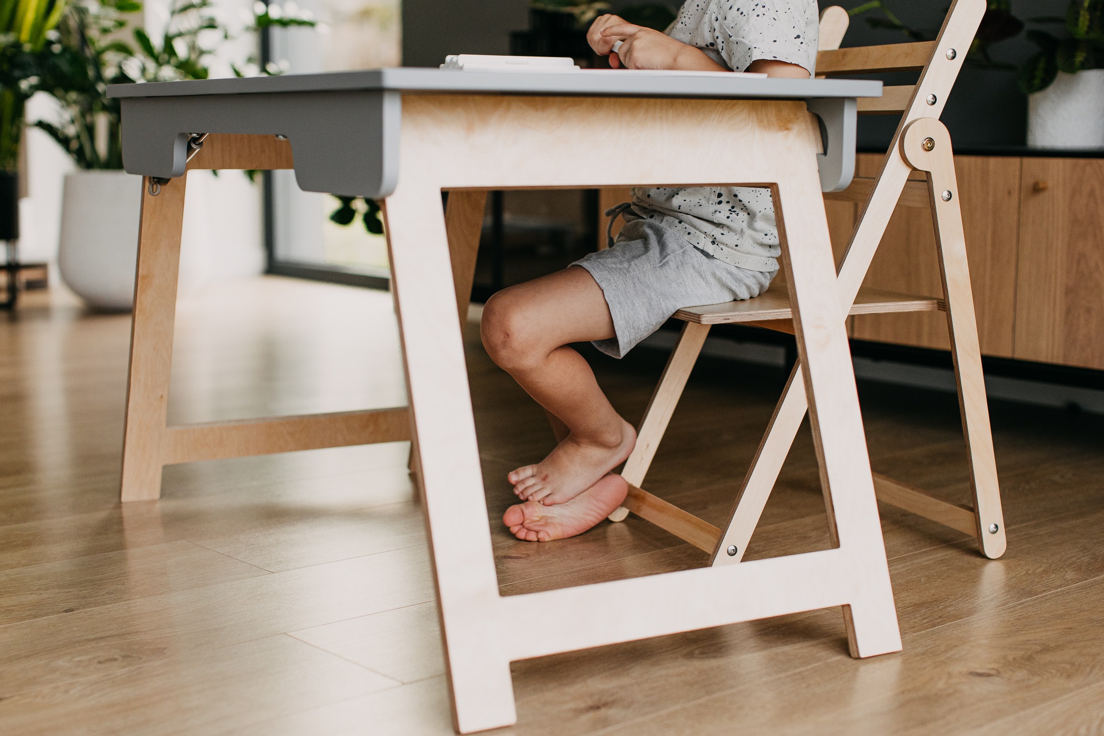 The Dida Superficie Completa tavolo Montessori grigio
