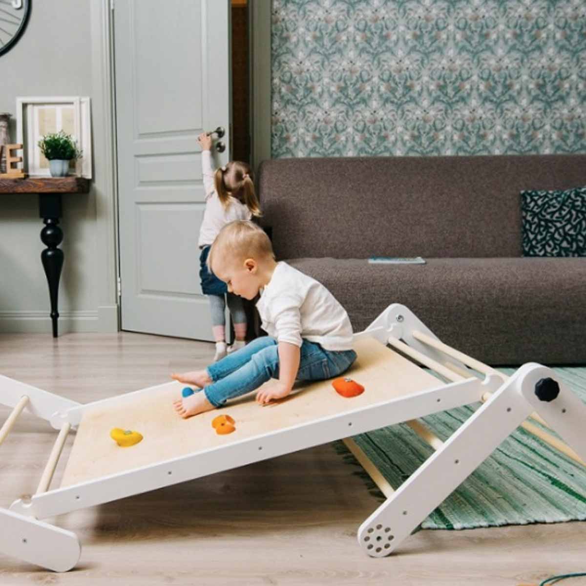 The Dida Triangolo Pikler con rampa grigia legno 2-7 anni