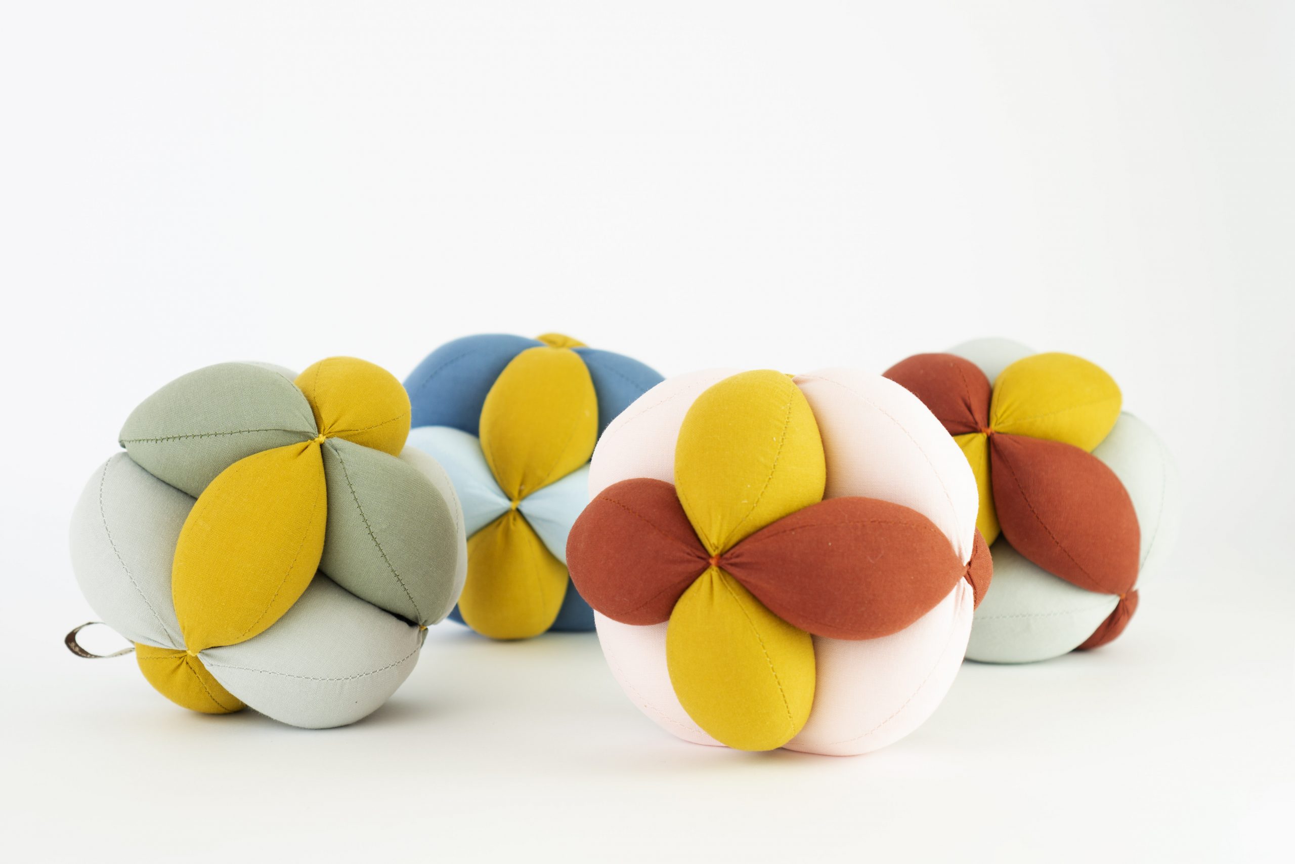 The Dida Montessori Nuage palla morbida cotone con sonaglio
