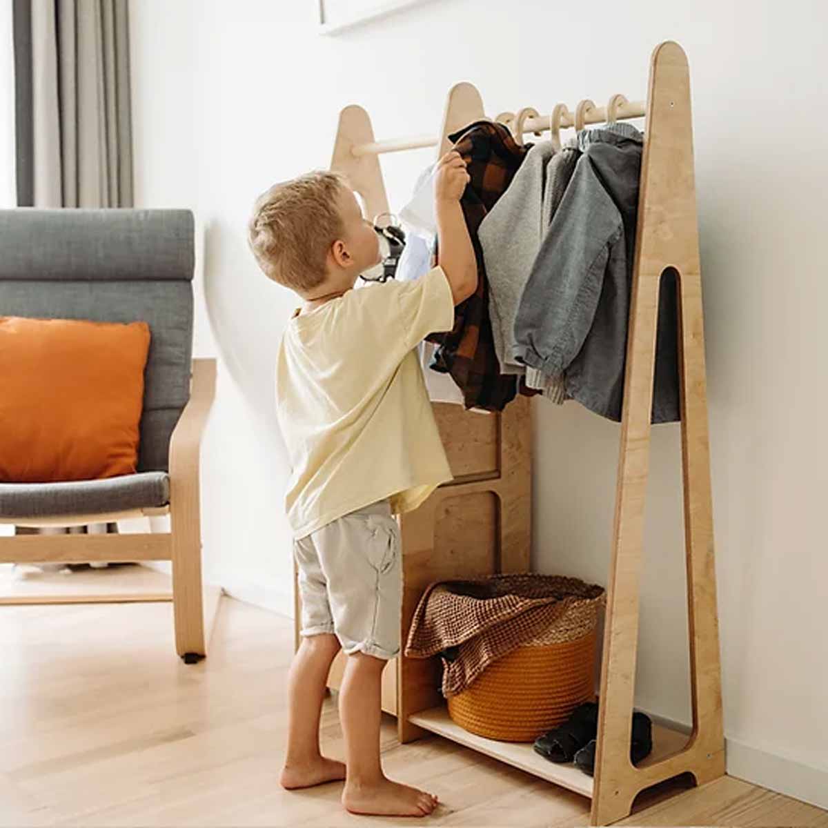 The Dida Armadio Montessori aperto senza cassetti betulla