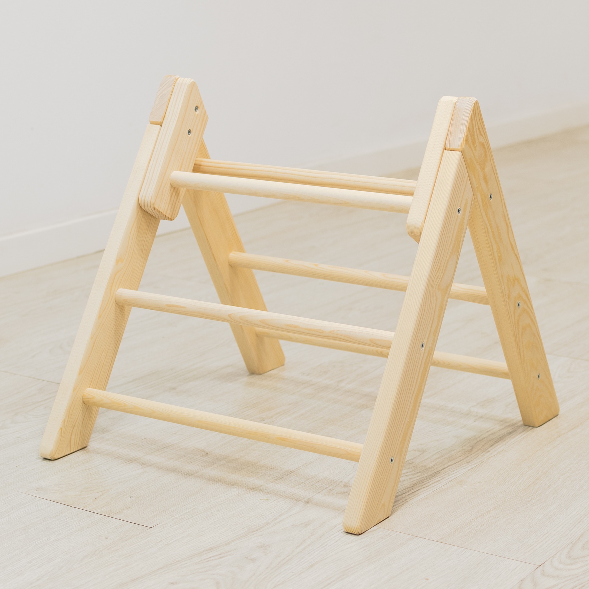 The Dida Triangolo Pikler legno naturale 40 cm motricità