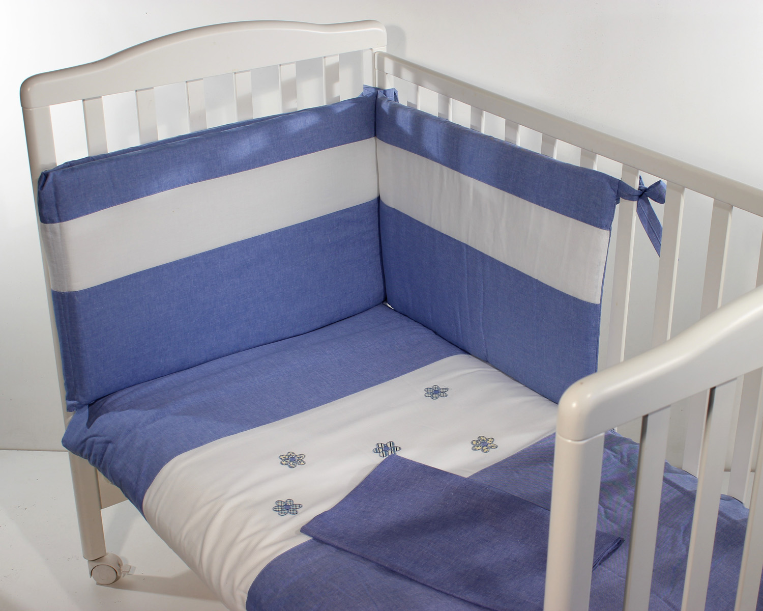 Baby's Clan completo lettino 3 pezzi ricamato in cotone