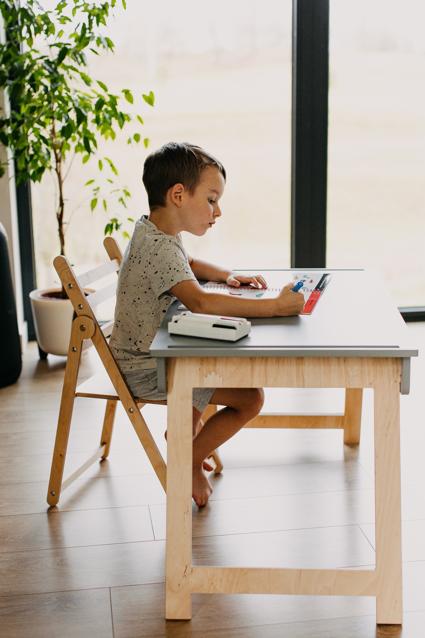 The Dida Superficie Completa tavolo Montessori grigio