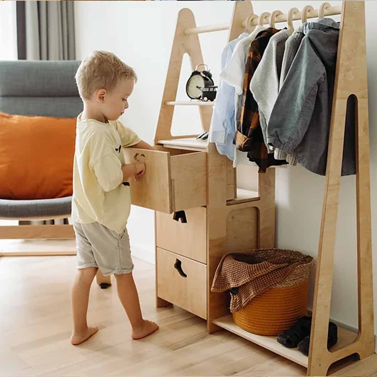 The Dida armadio Montessori con cassetti in betulla