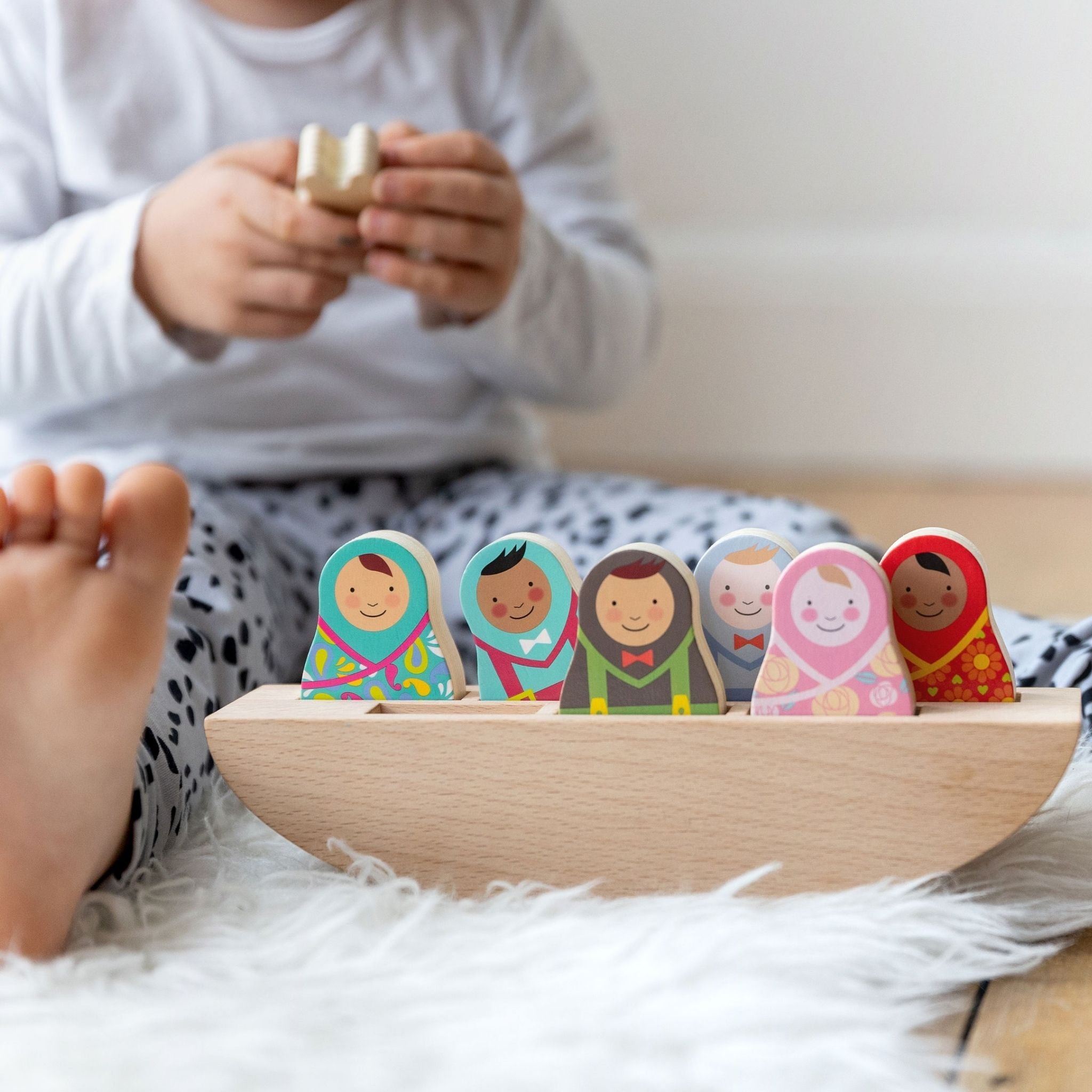 Rosa & Bo Little Friends Rock-a-Boat Woodlies barchetta legno con amici