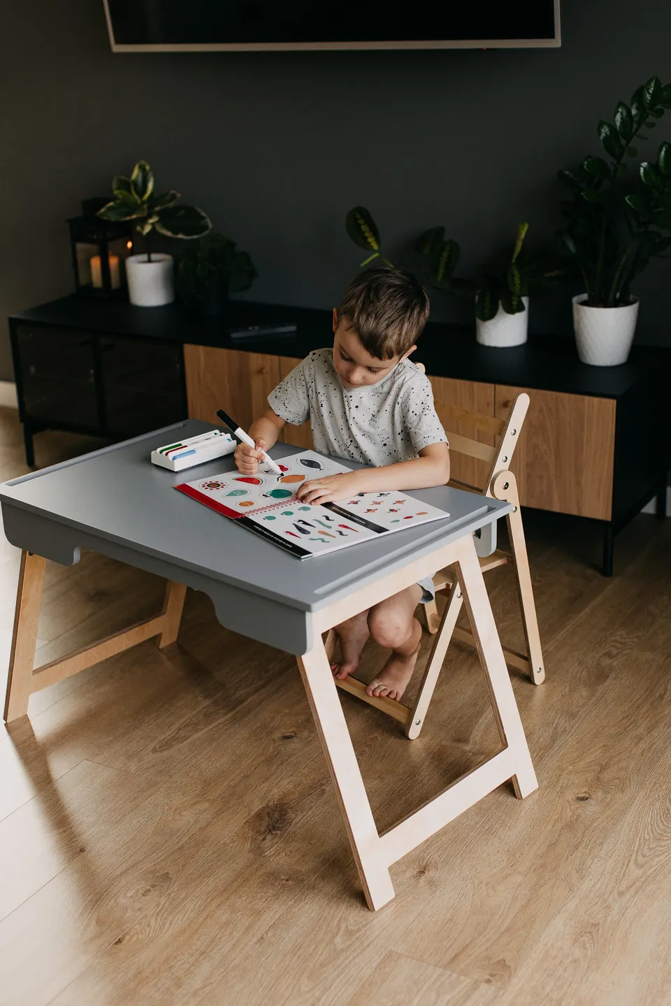 The Dida Superficie Completa tavolo Montessori grigio
