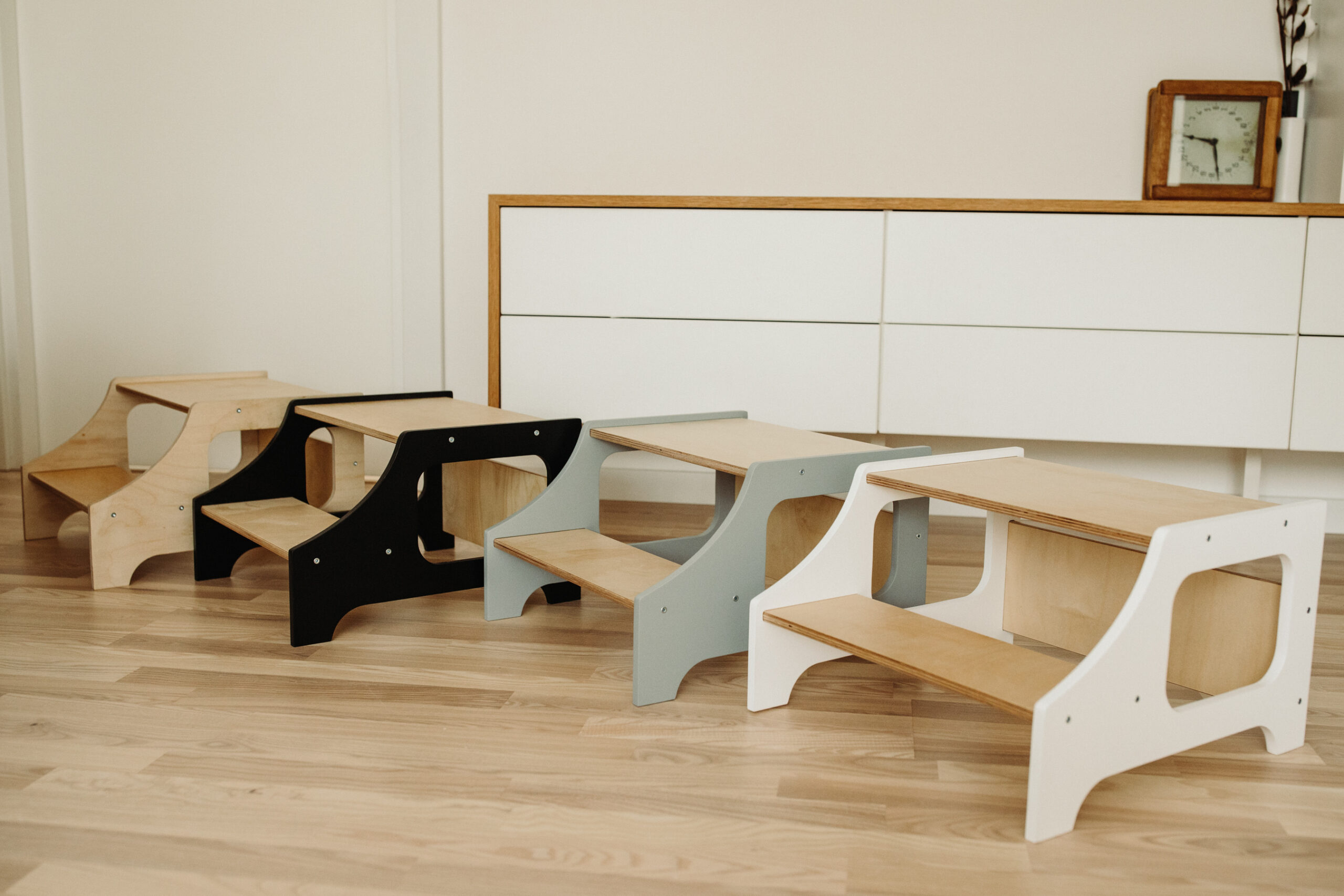 The Dida Montessori sgabello bambini in legno naturale