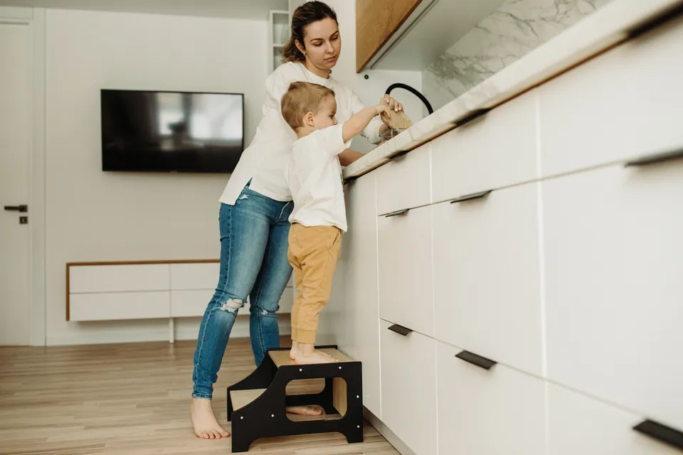 The Dida Montessori sgabello legno nero bambino