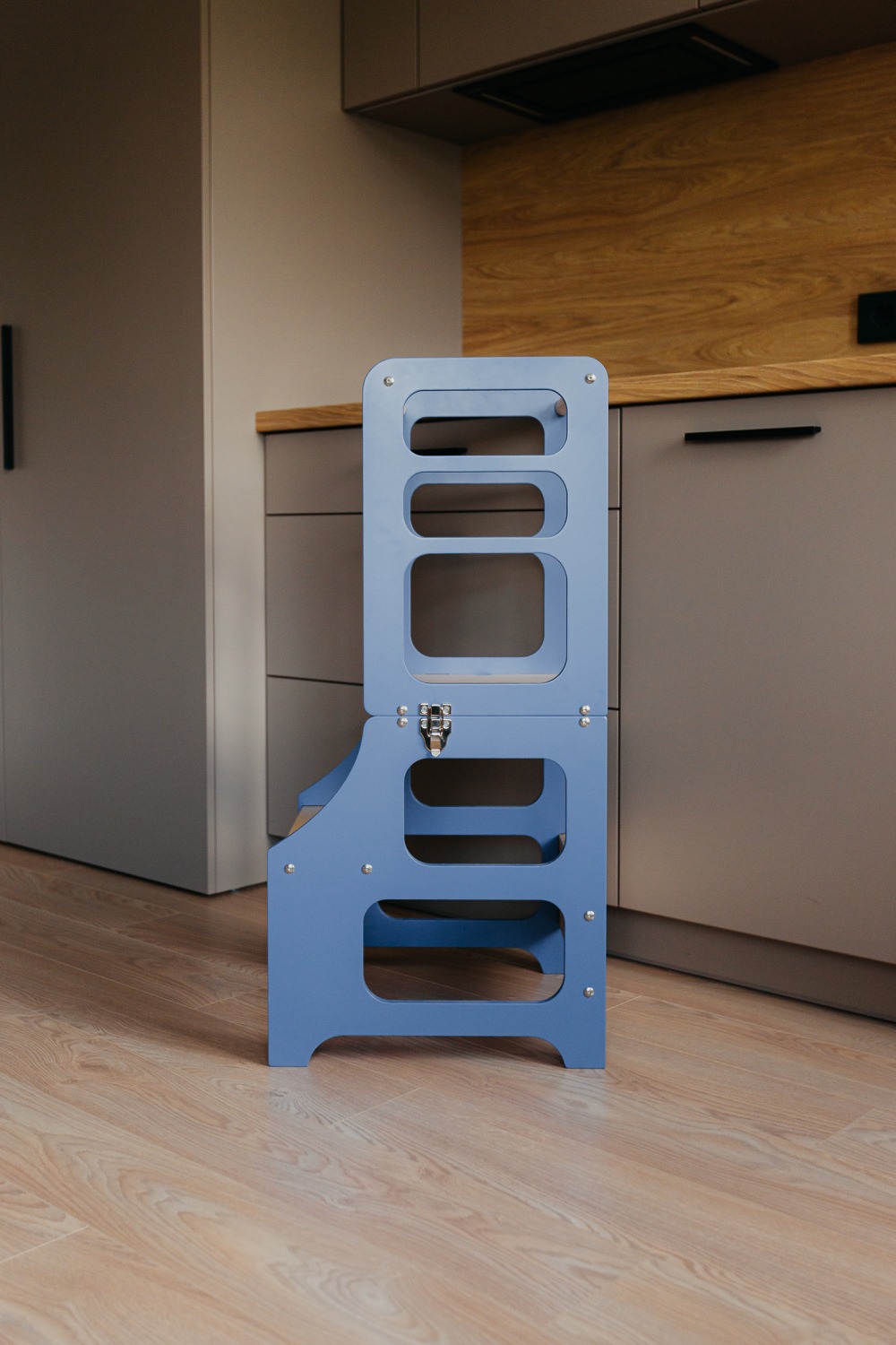 The Dida Torre Montessori Convertibile blu tavolo sedia legno
