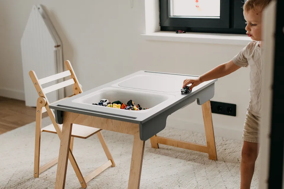 The Dida Tavolo Sensoriale legno 2 vaschette grigio con coperchi