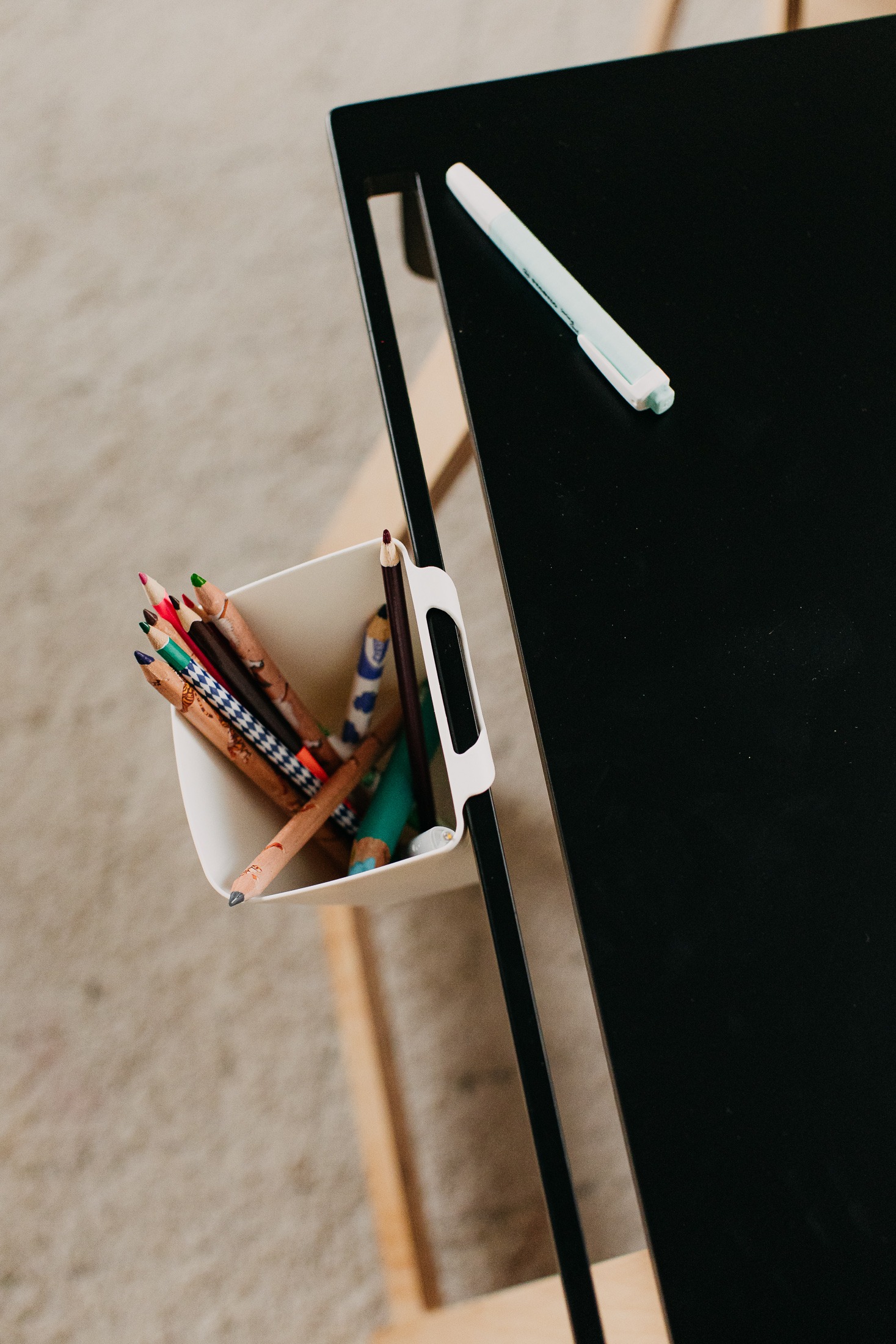 The Dida Tavolo Montessori Sensoriale nero legno betulla