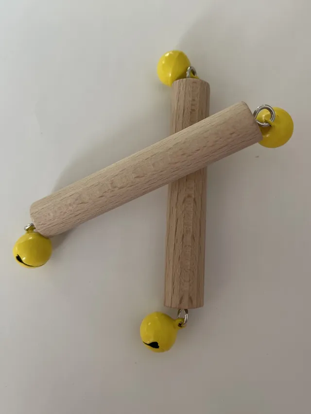 The Dida Montessori sonaglio legno con sonagli giallo