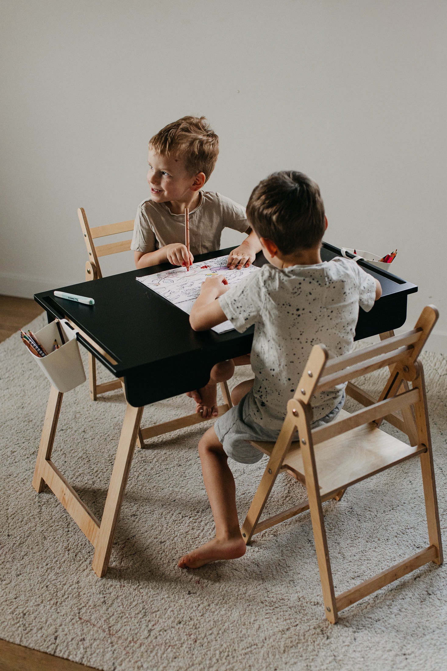 The Dida Tavolo Montessori Sensoriale nero legno betulla