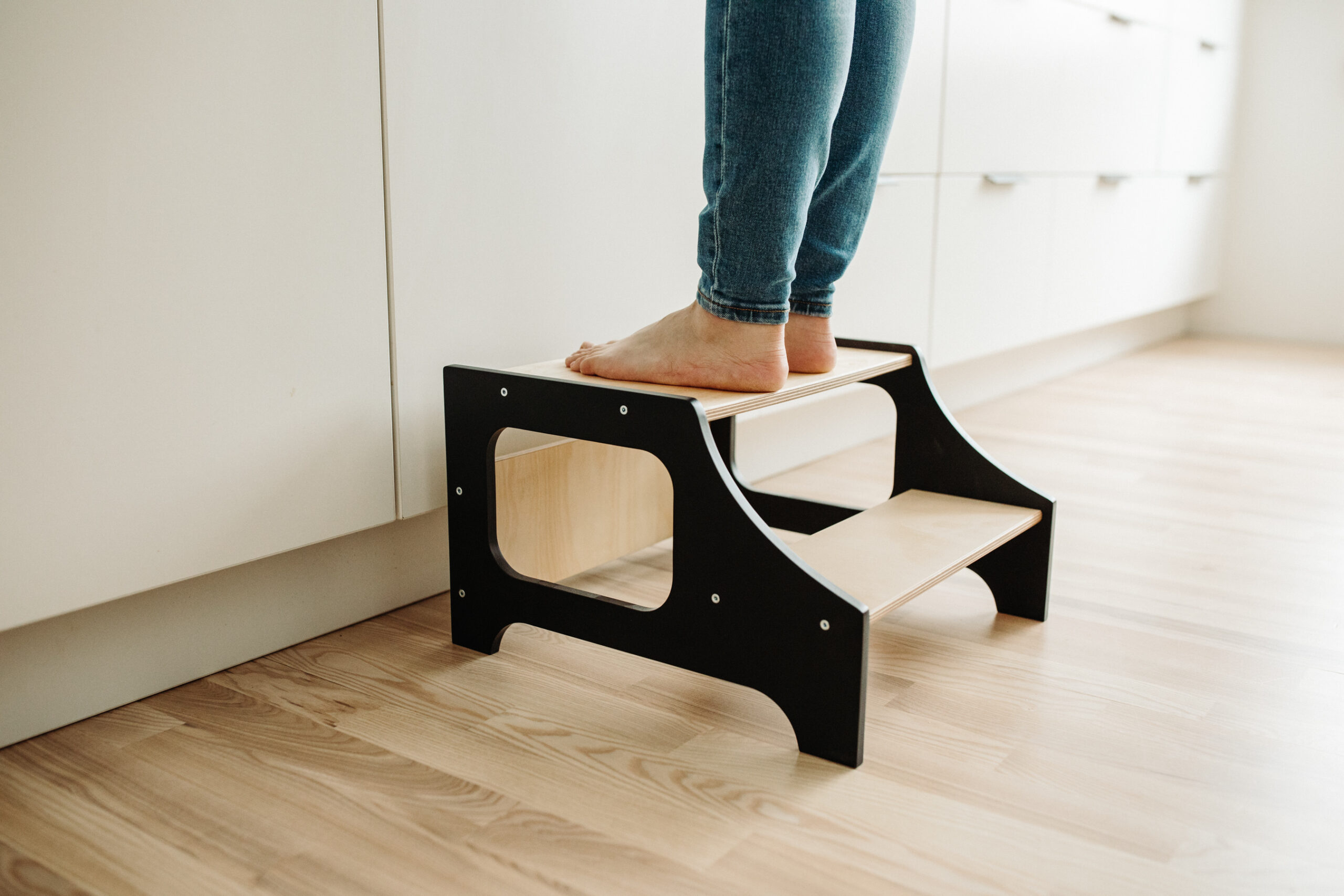 The Dida Montessori sgabello legno nero bambino