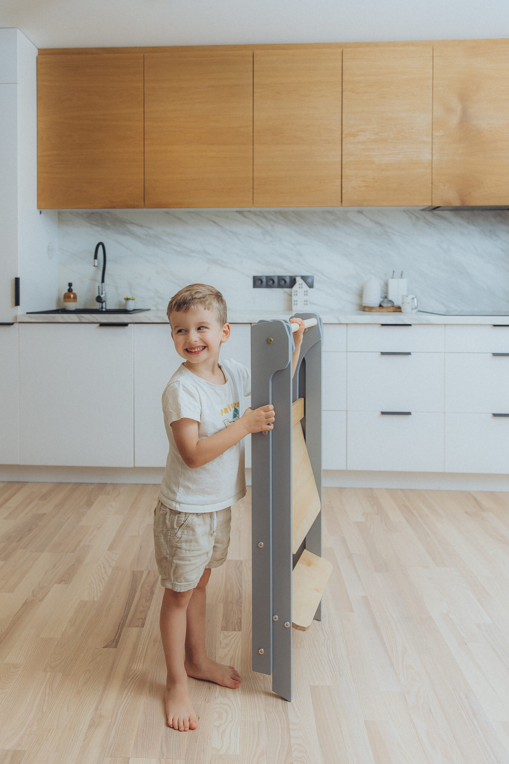 Torre di apprendimento Montessori pieghevole legno grigio