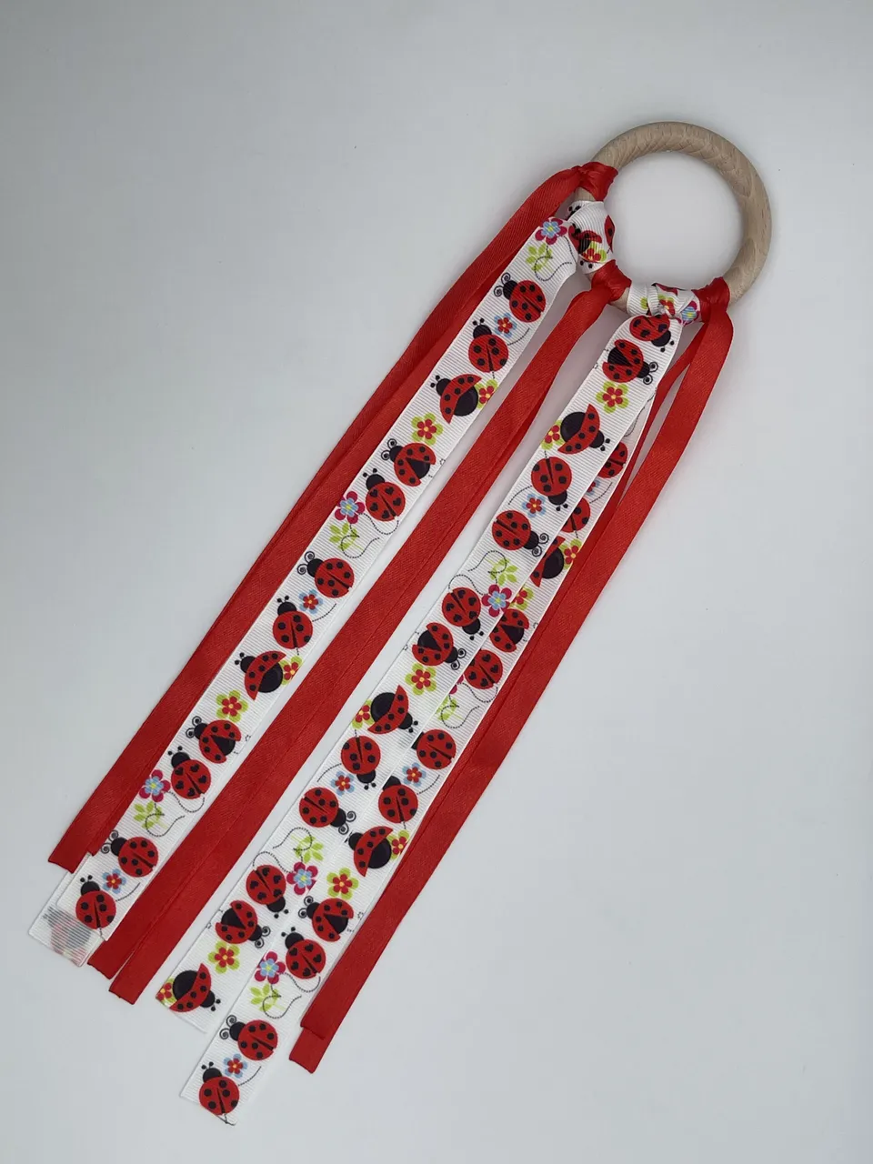 The Dida Waldorf anello nastri coccinelle rosso legno