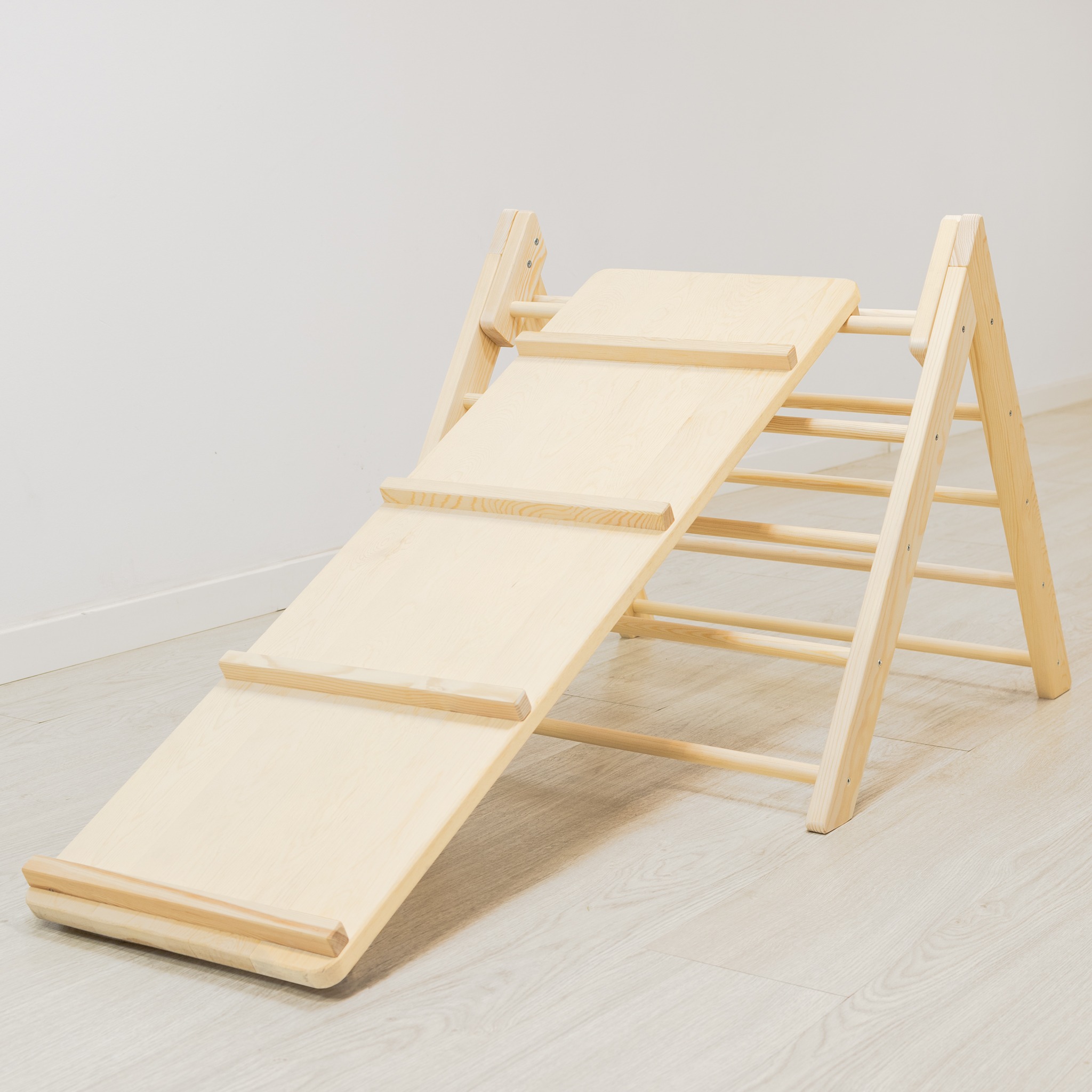 The Dida Rampa Pikler scivolo legno naturale con listelli