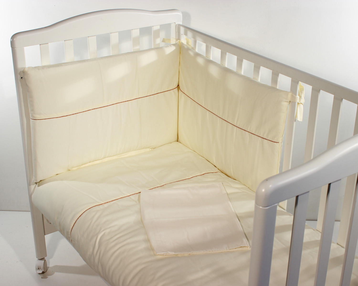 Baby's Clan completo lettino 3 pezzi ricamato in cotone