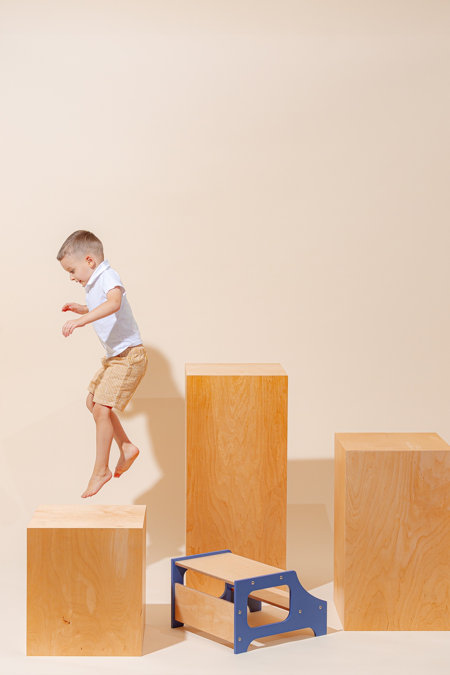 The Dida Sgabello Montessori Legno Blu per bambini