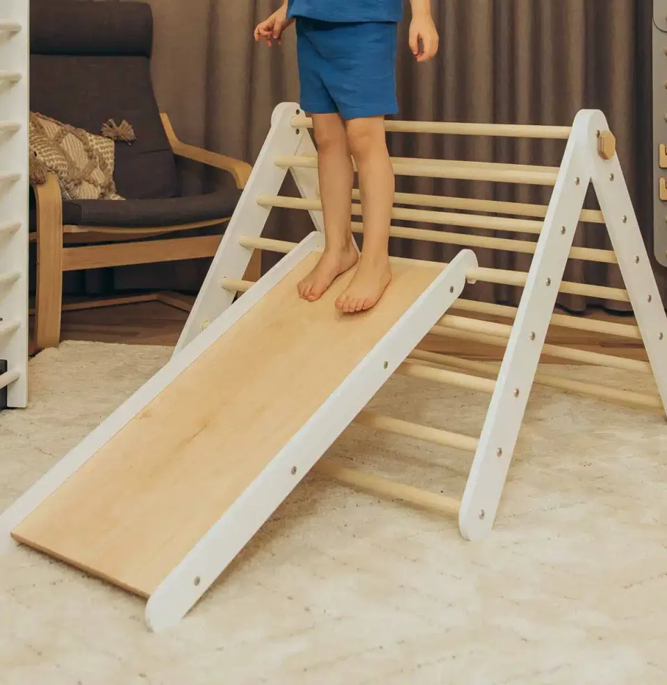 The Dida Triangolo Pikler con Rampa Gioco in Legno
