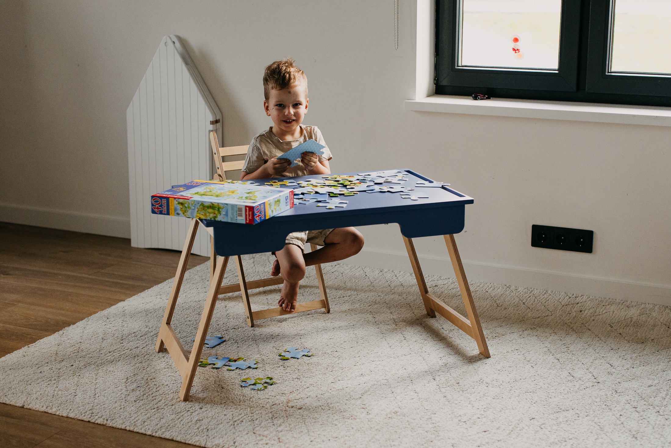 The Dida Superficie Completa tavolo sensoriale blu legno