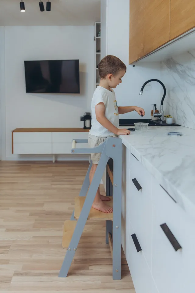 Torre di apprendimento Montessori pieghevole legno grigio