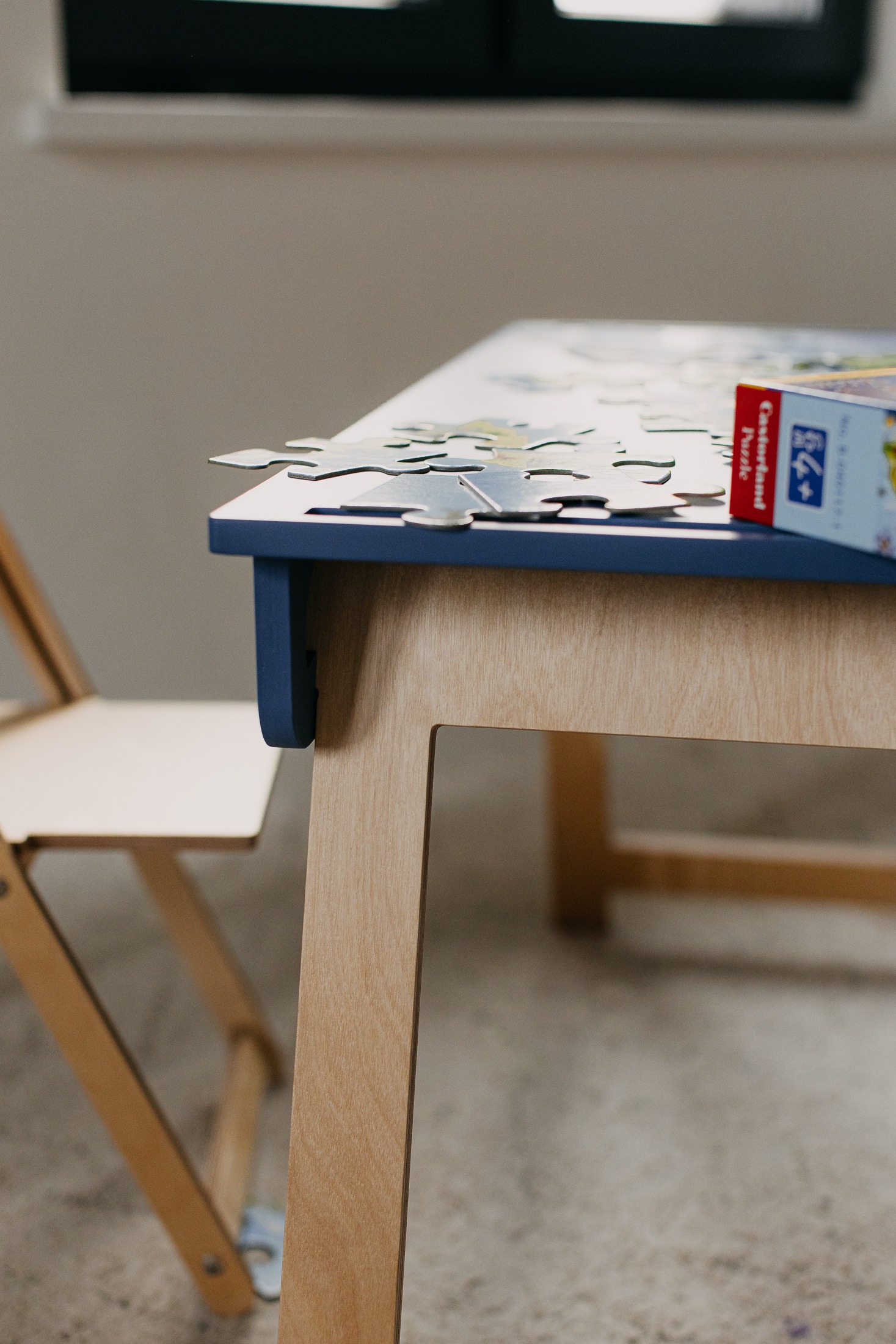 The Dida Superficie Completa tavolo sensoriale blu legno