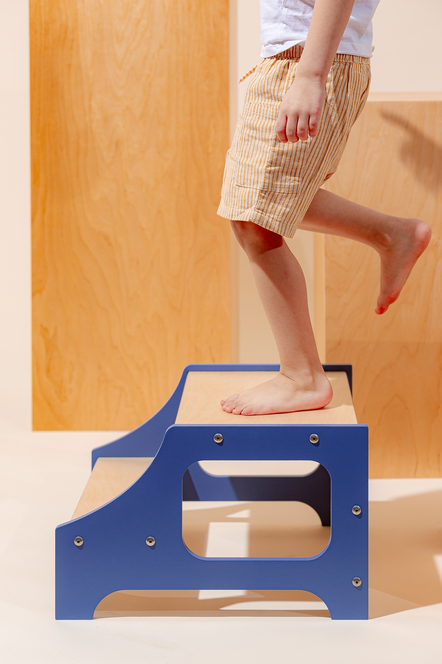 The Dida Sgabello Montessori Legno Blu per bambini