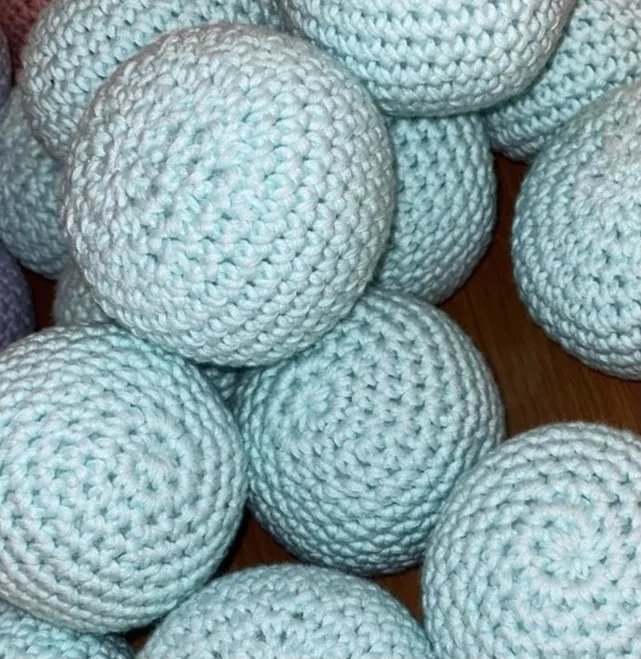 The Dida Pelota Sonajero Crochet palla sonaglio verde mint